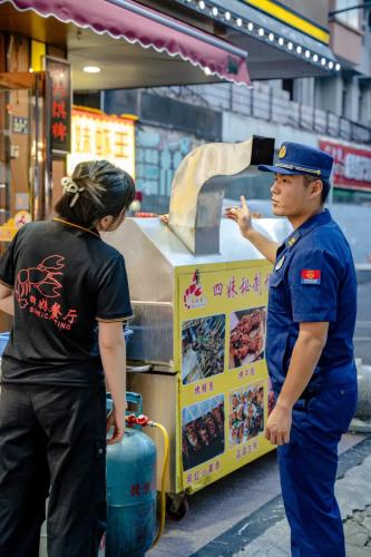 消防員講解安全知識